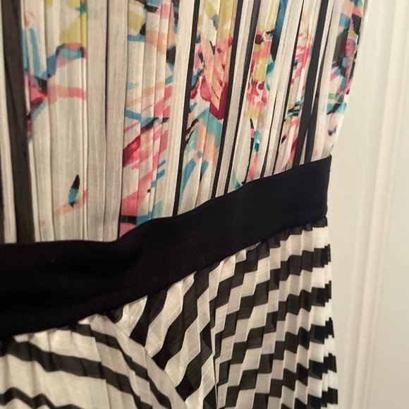 BCBGMaxAzria mixed print pleated fit and flare dress. small. - Picture 11 of 17